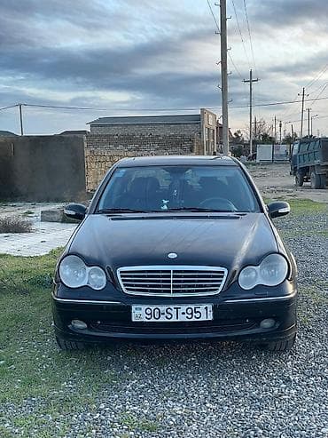 mersedes masin: Mercedes-Benz C-Class sedan - Kuzov: qara rəng, 4 qapı, yüngül — 5