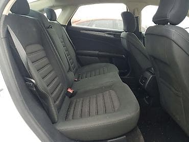şevralit avtomobil: Ford Fusion sedan Xüsusiyyətlər: - Kuzov: 4 qapılı sedan, ağ rəng - — 4