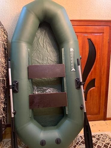 traktor su cəni: İki ədəd şişmə qayıq təklif olunur. Bir qayıq kamuflaj rəngdədir — 5