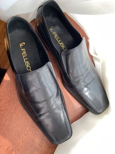 Səndəl və şəp-şüplər: PELUSO markası material : dəri 41 razmer 115 azne alınıb 30 azn — 3