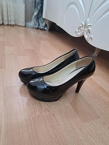 Cinslər: Qadın klassik tufliləri – qara laklı - Model: qapalı burunlu — 1