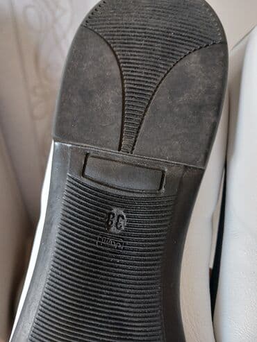 домашние женские тапочки балетки: Qızıl rəngli metal tokalı ağ rəngli qadın baletkaları. Ayaqqabının ağ — 2