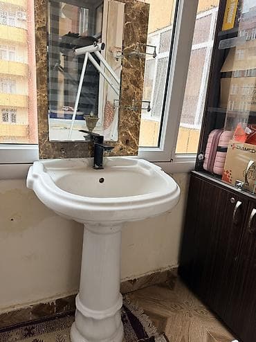 untaz: Məhsullar 2 ci əldi yenisi alınıb deyə, ucuz qiymətə satılır. Kim — 4