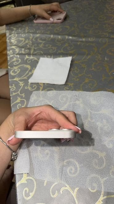 iphone 5 's: IPhone 13, Ağ — 7