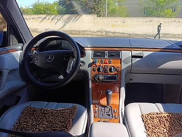 e 250 cdi: Mercedes-Benz E-Class (W210) sedan - Kuzov: qara rəng, 4 qapı — 6