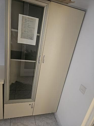 Ofis mebel dəsti Tərkib: - İş masası: geniş iş səthi, solda 4