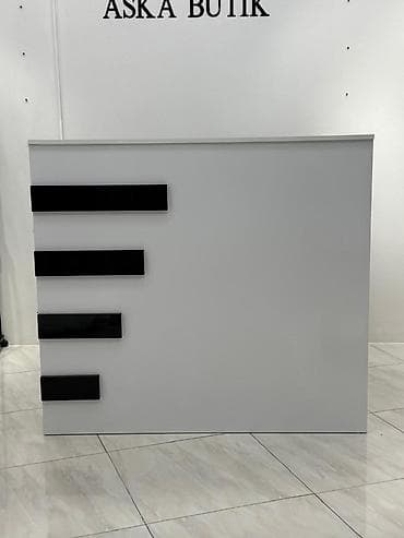 Офисная мебель на заказ: Resepsiyon/iş masası satılır - Rəng: ağ, ön paneldə qara dekorativ — 3