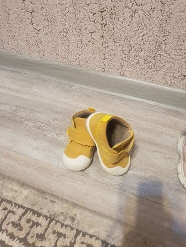 Manejlər: Ayaqqabilar. Soldan saga sira ile olculeri 20,21,22,23. yeni kimi — 3