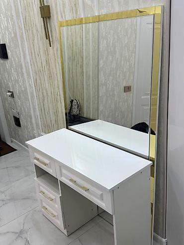 İşlənmiş, Makiyaj üçün masa