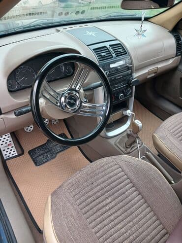 Avtomobil salonu üçün rul