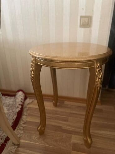 paletlərdən ibarət divan: Divan və jurnalnı. 5 il əvvəl baha qiymətə alınıb çox keyfiyyətli — 3