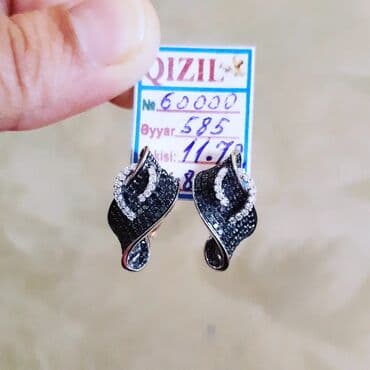 sirqalar qizil: Dəstə daxildir: Üzük, Sırğa, Ağ qızıl, 585 Əyar, 1172 g — 8