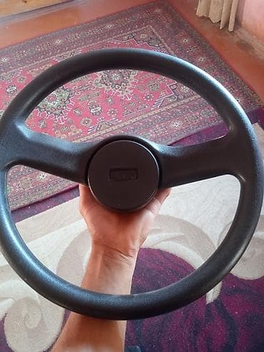 opel sukan: Avtomobil sükanı - Klassik 3-şüalı dizayn; mərkəzdə dairəvi siqnal — 1