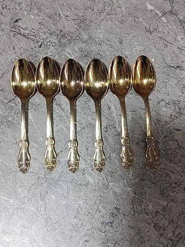 Столовые приборы: Qızıl tonlu süfrə ləvazimatı dəsti – 18ədəd Tərkibi: - 6 ədəd şorba — 9
