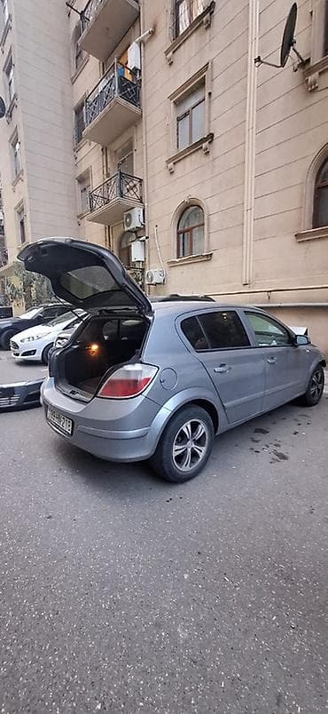Opel Astra H 2005, 1.6 benzin. Maşın qəza vəziyyətində satılır. Ön lalafo.az -da Opel Astra H 2005, 1.6 benzin. Maşın qəza vəziyyətində satılır. Ön