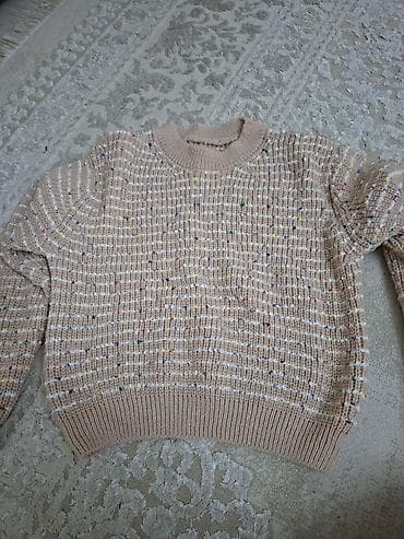 Baş geyimləri: Bej rəngli trikotaj sviter - Model: dairəvi yaxalı, uzunqol - Rəng və — 1