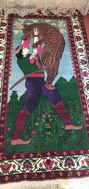 yastık: Əl toxuması qədim dekorativ xalça: - Motiv: Mifrəli gəncin ayı ilə — 2