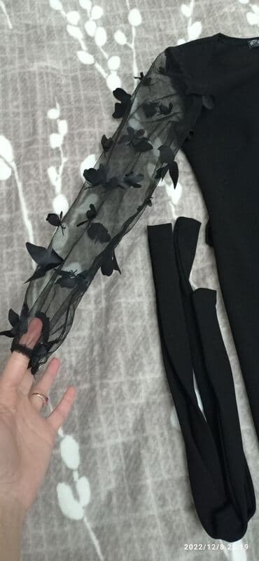 sade donlar: 1 dəfə geyinilib. Heç bir yerində deffekti yoxdur. Arxasında çox kiçik — 2