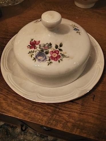 Porselen yağ qabı – qapaqlı və boşqabla birgə dəst. - Material: ağ