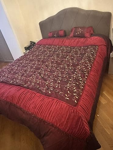 Yataq üçün rəng - Qırmızı Yataq örtüyü