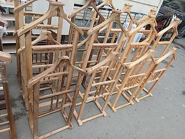 paltar aslqanı: Bu, paltarların səliqəli saxlanması üçün nəzərdə tutulmuş taxta — 2