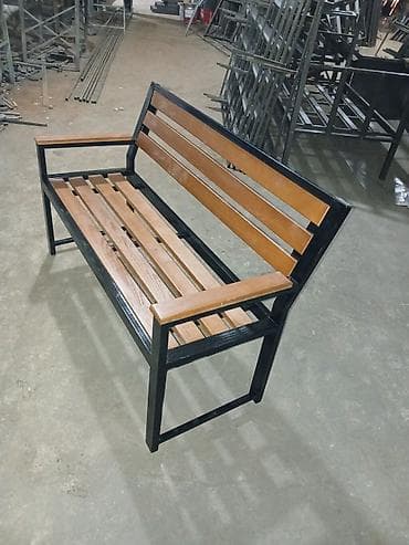 Metal karkaslı taxta oturacaqlı skamya - Material: qalın poladdan