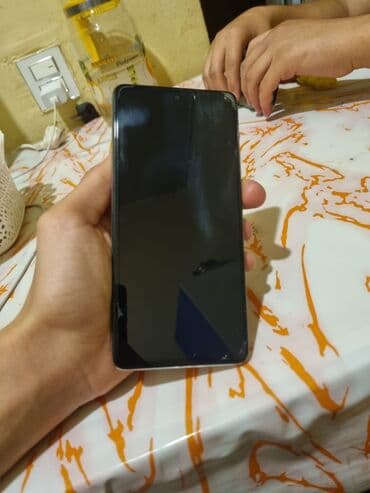 Telefon da qoruyucu üz var ideal vəziyyətdə telefondur iPhone ilə lalafo.az -da Telefon da qoruyucu üz var ideal vəziyyətdə telefondur iPhone ilə