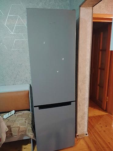 nomre satilir: Xarab 2 qapılı Indesit Soyuducu Satılır, rəng - Gümüşü — 4