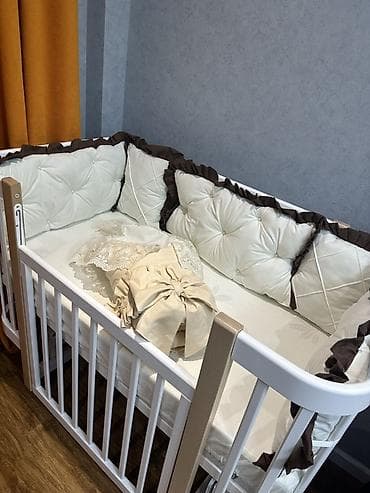 Yumşaq qoruyucu bort yastıqları (krem rəng, tünd qəhvəyi büzmə haşiyə