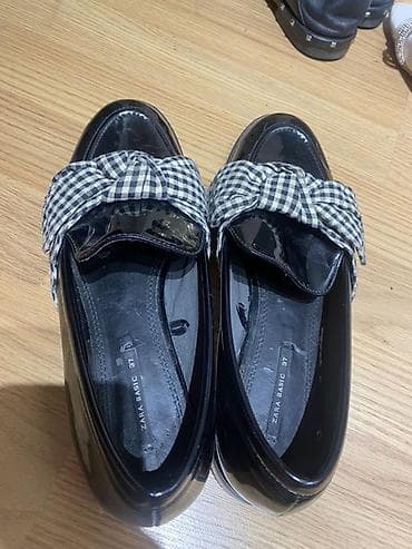 Мокасины и лоферы: ZARA BASIC Collection qadın loaferləri

- Rəng: qara (parlaq lak) — 1