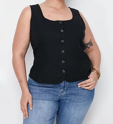jiletler kisi ucun: Qara düyməli qadın jileti - Rəng: qara - Kəsim: qolsuz, düz xəttli — 1