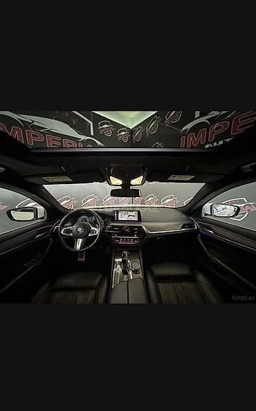 mercedes e class: BMW 5 Series (G30 LCI) – M paket sedan - Kuzov: ağ rəng, LCI — 5