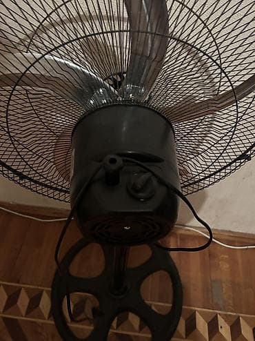 vintilyatorlar: Ventilyator Electrolux, İşlənmiş, Döşəməüstü, Pərli, Kredit yoxdur, Ünvandan götürmə, Ödənişli çatdırılma — 3