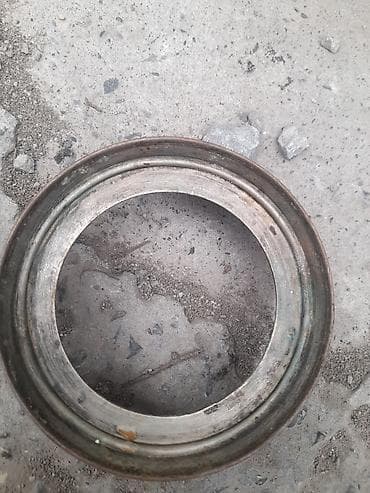 kelle qend: Antik qəndqabi ve oyuncaq — 3