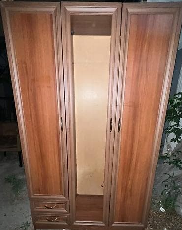 İşlənmiş, 3 qapılı, Güzgülü, Qəhvəyi, Taxta, Açılan, Düz dolab — 1