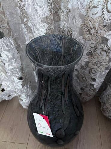 taxt ustu pakrival: Bir vaza — 2