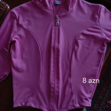 Uzun qol crop model dar yenidir az geynilib