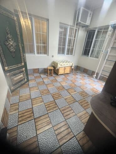 memar ecemi kiraye: 4 otag - Zal: Geniş və işıqlı otaq, kristal lüstrlü asma tavan — 15