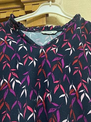 boş qutu: Brend: TATUUM Model: Qadın köynəyi/bluz Ölçü: 44 (etiketdə) Rəng — 3