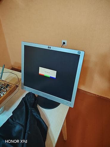 HP LCD monitor - Ekran ölçüsü: təxmini 17–19 düym (kvadrat nisbət
