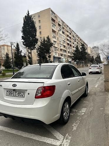 Kia: Kia Rio: 1.4 l | 2010 il Sedan — 3