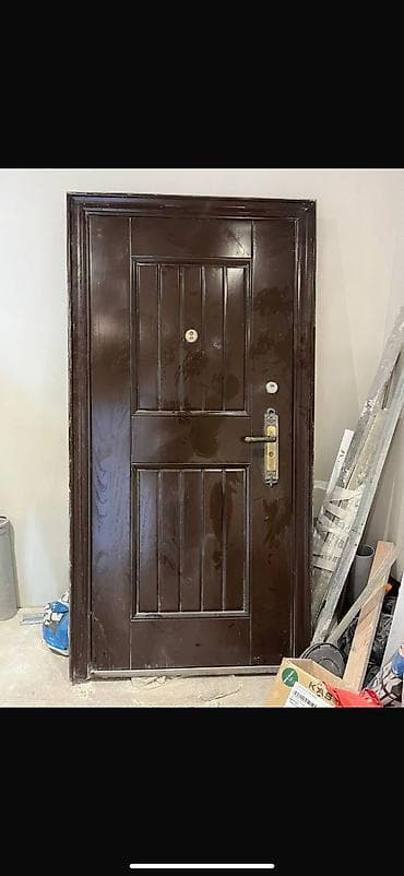 Seyf qapi 205/96sm
150azn
Nerimanov 9075 leli