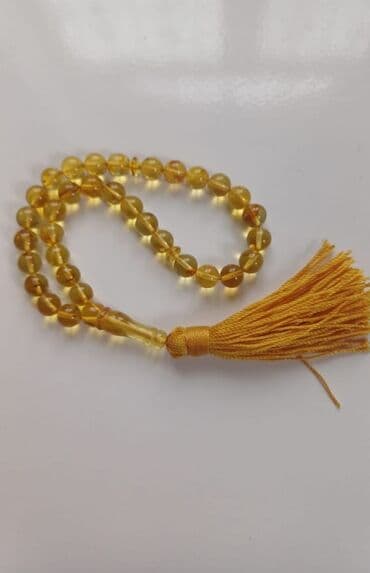 yun koftalar: Təsbeh – kiçik kəhrəba muncuqlu, şəffaf limon tonlarda.Bütöv — 3