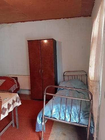 zabratda ev: 1 otaqlı həyət evi zabrat 2 kirayə verilir evin bütün əşyaları var — 3