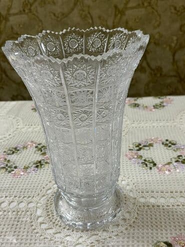 agac gulleri: Bir vaza, Xrustal — 2