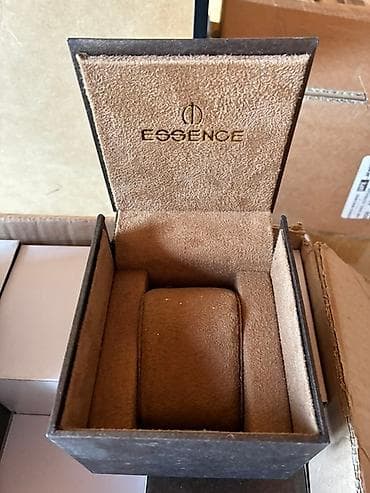 ESSENCE saat/qolbaq üçün premium qutu və stend seti - Brend: ESSENCE