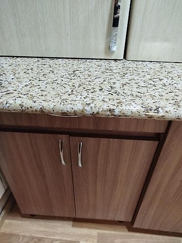 islenmis skaflar: Mətbəx şkafı dəsti - Aşağı hissə: ağac naxışlı qəhvəyi alt dolablar — 2