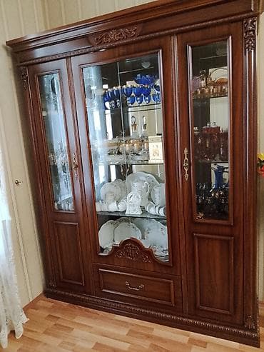 bufet biləcəri: Klassik üslubda vitrin-bufet - Material: tünd qoz rəngində MDF/taxta — 2