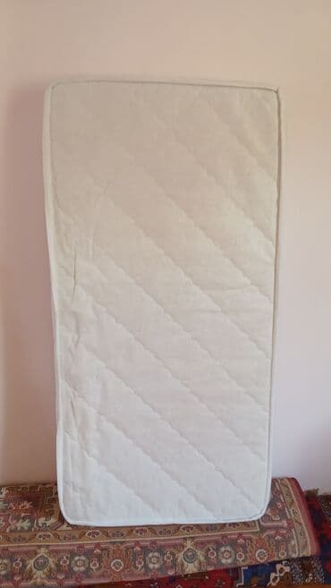 bir yaş tortları: Oğlan və qız üçün, Beşik, Matras ilə — 2