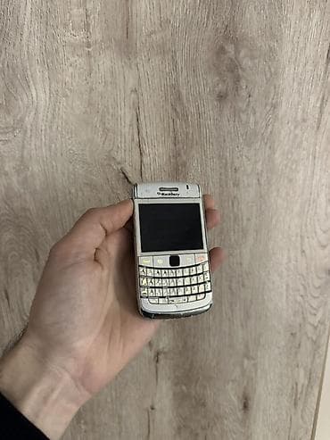 1288 telfon: Blackberry Bold, rəng - Ağ, Düyməli — 1